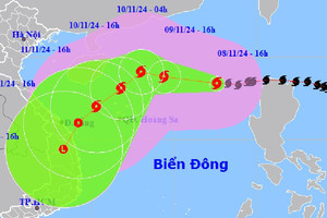 Bão số 7 Yinxing vẫn duy trì gió giật cấp 17, hướng vào Trung Trung Bộ