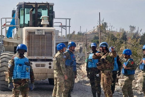 Israel không kích trúng lính LHQ ở Lebanon, Mỹ cử tiêm kích F-15 tới Trung Đông