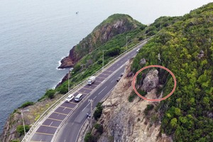 Ra lệnh ‘cấm’ đèo Cù Hin đi sân bay Cam Ranh để xử lý khối đá nặng hơn 50 tấn có nguy cơ lăn xuống đường