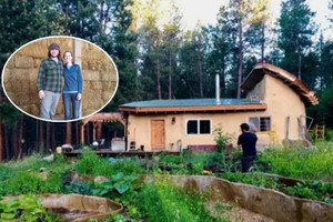 Ngôi nhà được làm hoàn toàn từ rơm và đất với chi phí chỉ dưới 20.000 USD: Tất cả nội thất đều được đắp bằng đất