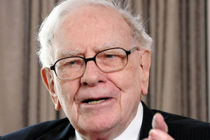 Tỷ phú Warren Buffett cũng phải thừa nhận cổ phiếu  của mình đang ‘quá đắt’