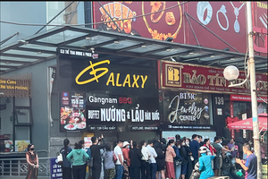 Giá vàng giảm sốc, cửa hàng không bán, website mua online “quay đều, quay đều“