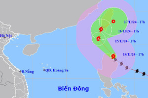 Bão số 8 tiếp tục suy yếu, gần Biển Đông có thêm bão Usagi giật cấp 16