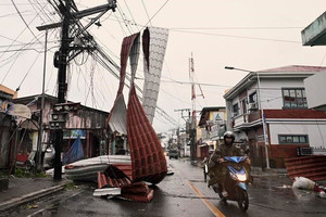 Siêu bão Manyi tàn phá Philippines, ít nhất 8 người thiệt mạng