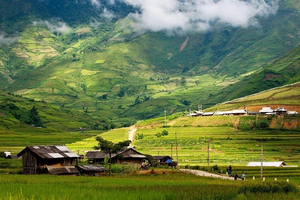 Bản nhỏ ‘trên trời’ được ví như tiên cảnh vùng sơn cước, nằm nép mình bên dãy núi cao nhất cả nước, cách thị trấn đẹp nhất thế giới của Việt Nam chỉ 4km