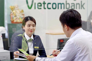 Vietcombank (VCB) mở cửa ngoài giờ hành chính hỗ trợ khách hàng cập nhật thông tin sinh trắc học và giấy tờ tùy thân