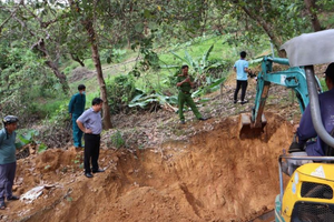 Phát hiện đường hầm khai thác vàng trái phép, chính quyền tiến hành san lấp, ngăn chặn hoạt động bất hợp pháp