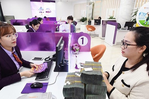 Lãi suất ngân hàng hôm nay 3/12/2024: Lãi huy động tăng 'thần tốc' lên 6,5%/năm