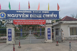 Hiệu trưởng bị nhắc nhở sau phản ánh suất ăn bán trú 'không ăn được'