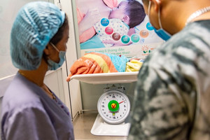Mức sinh của Việt Nam xuống thấp nhất trong lịch sử, tương lai một người trẻ phải chăm sóc 6 người già