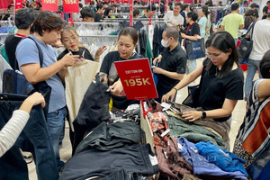 500 thương hiệu cao cấp ‘đổ bộ’ TP Hồ Chí Minh, người dân thả ga sắm Tết