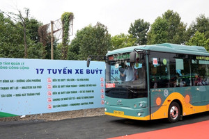 17 tuyến xe buýt nối các nhà ga tuyến metro số 1 chính thức lăn bánh