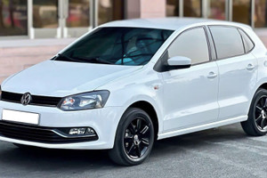 Volkswagen Polo AT 2016 giá dưới 300 triệu: Lái hay nhưng đánh đổi về trang bị