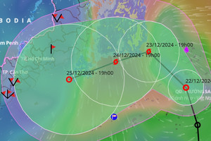 Áp thấp nhiệt đới đổi hướng liên tục, khả năng thành bão số 10 vào ngày 23/12