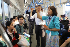 Metro số 1 Bến Thành - Suối Tiên 'dễ thở' hơn sau ngày đầu vận hành quá tải