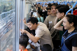 Metro số 1 đón gần 400.000 khách sau 4 ngày vận hành