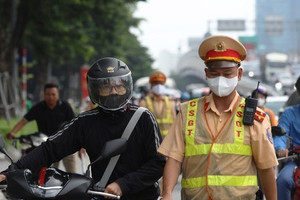 Vượt đèn đỏ bị phạt đến 20 triệu, từ năm 2025 nhiều lỗi giao thông tăng mức phạt