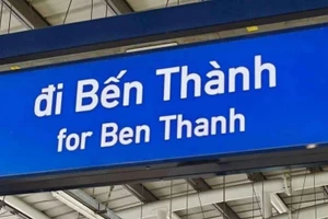 Tranh cãi biển chỉ dẫn ghi ‘for Ben Thanh’ hay ‘to Ben Thanh’