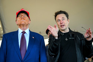 Tỷ phú Elon Musk ăn ngủ ở nhà ông Trump