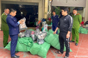 Phát hiện kinh doanh dép giả nhãn hiệu Hermes ngay trong làng nghề Gia Lộc