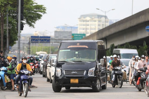 Xe hợp đồng ‘hết cửa’ trá hình; áp thuế VAT mới từ tháng 1/2025