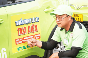 Hàng trăm tài xế taxi điện tại Cà Mau bất ngờ đình công sau tuyên bố 'giải tán' của Giám đốc