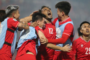 Tuyển Việt Nam chiến thắng 2-1 trước đương kim vô địch AFF Cup, Xuân Son lập ‘cú đúp’ nối dài thành tích ghi bàn