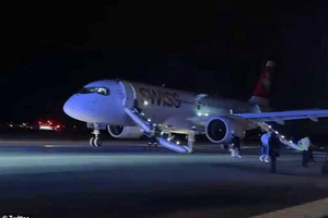 Máy bay Airbus chở 79 người hạ cánh khẩn cấp, tiếp viên tử nạn, hãng hàng không tiến hành kiểm tra nội bộ