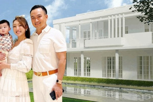 Biệt phủ trắng 1.600m2 sang trọng, 'toát mùi' triệu đô giữa quận 2 của CEO Chi Bảo cùng vợ 3 kém 16 tuổi