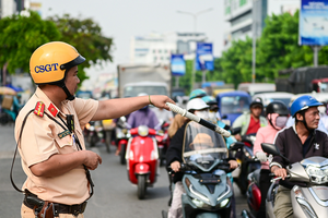 Cảnh sát giao thông TPHCM nói về việc trả thưởng cho người báo vi phạm