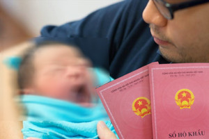 Từ ngày mai, cha mẹ lưu ý: Bắt buộc phải thực hiện quy định này để đăng ký thường trú cho trẻ mới sinh