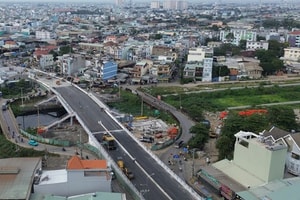 Vài ngày nữa, cầu cũ bị sập trên tuyến đường nối vào sân bay Tân Sơn Nhất hoàn toàn được thay thế