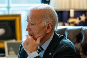 Nghị sĩ Dân chủ lần đầu hé lộ về việc khuyên ông Biden dừng tranh cử