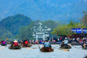 Đến ngày mùng 3 Tết, huyện ngoại thành Hà Nội đón hơn 19.000 lượt khách đến tham quan du lịch