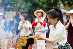 Chùa Hương ngày mùng 5 Tết vắng vẻ bất ngờ, du khách không phải chen lấn