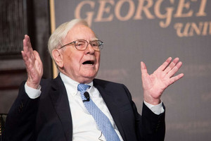 Thẳng tay chê Warren Buffett ‘hèn nhát’, ‘ông trùm’ bất động sản hé lộ sự thật về cách tỷ phú huyền thoại kiếm tiền