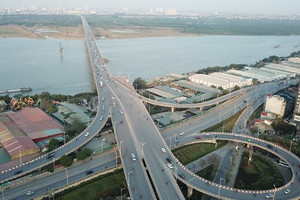 Cây cầu dài 6km bắc qua sông Hồng, là công trình gắn liền kỷ niệm 1000 năm Thăng Long - Hà Nội được đề xuất sửa chữa