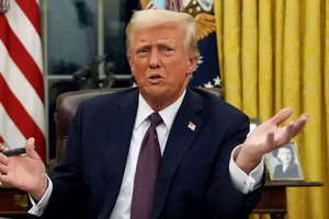 Ông Trump bị CNN tố ‘nói một đằng, làm một nẻo’ vì làm việc từ... sân golf