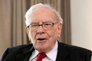 Tích trữ 300 tỷ USD tiền mặt, Warren Buffett đang toan tính gì?