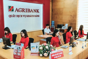 Đối tượng truy nã sa lưới khi đến Agribank làm lại thẻ ATM, nữ giao dịch viên có pha xử lý cực thông minh khiến ai cũng nể