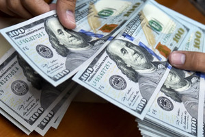 USD ngân hàng tăng vọt, giá bán ra chạm mốc 25.785 VND/USD