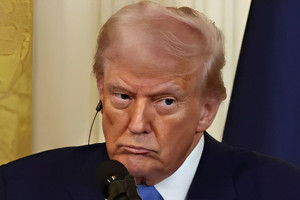 Ông Trump khiến giá bitcoin tăng sốc, vàng biến động