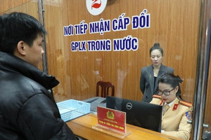 Người có giấy phép lái xe quá thời hạn phải thi lại những nội dung gì?