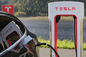 Tesla biến cáp sạc thành 'pháo đài chống trộm', cắt cáp là dính bẫy ngay