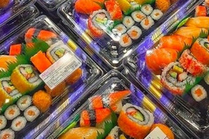 Hộp đựng sushi trong siêu thị chứa hóa chất độc hại hơn 1.000 lần cho phép