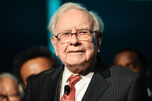 Warren Buffett tiếp tục gom cổ phiếu: 5 khoản đầu tư ông dự định giữ mãi mãi