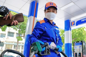 Đề xuất giảm 2% thuế VAT đến hết năm 2026 với xăng dầu, máy giặt, lò vi sóng