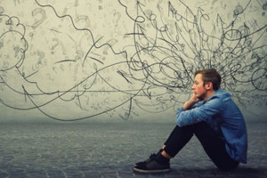 'Ác mộng' đi làm văn phòng: Một công ty cấm nhân viên dùng điện thoại, cả ngày không rời chỗ, đi vệ sinh phải xin phép