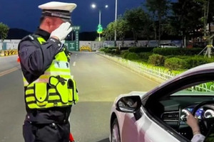 Một chi tiết tưởng chừng vô hại khiến tài xế mất điểm bằng lái ngay sau khi mua xe mới
