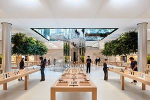 Trump đánh thuế khiến Apple 'choáng váng', giá iPhone sẽ tăng phi mã?